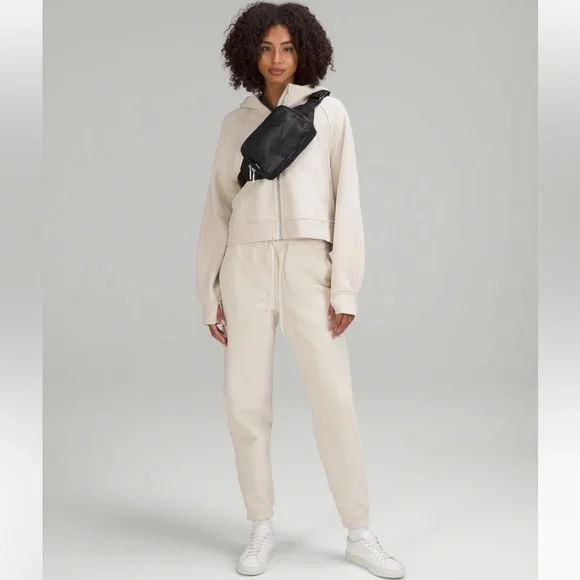 NWT Lululemon Everywhere Belt Bag 2L Camo Print Black and Charcoal Grey - Picture 5 of 8